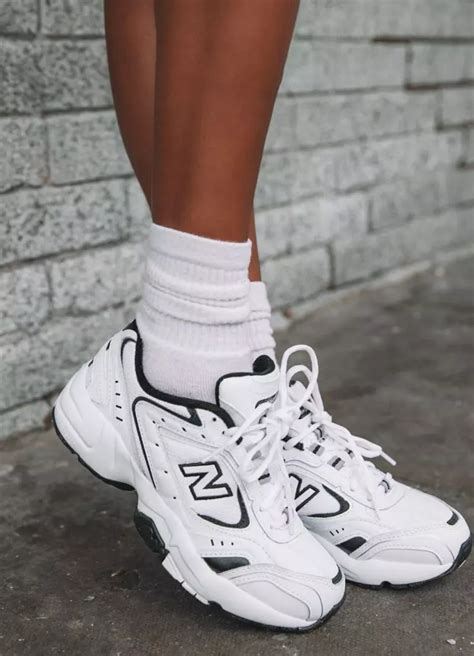 trendy new balance sneakers women.